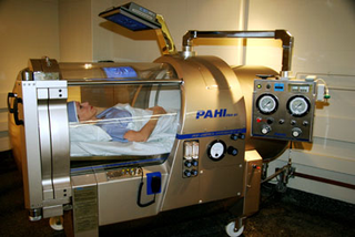 Illustration for article titled How to use a hyperbaric chamber to treat flesh eating bacteria